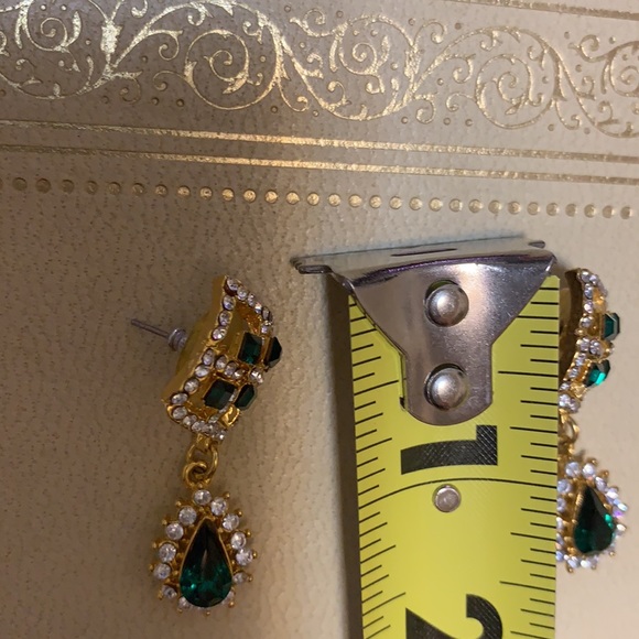 VINTAGE PAVE EMERALD GREEN PEAR DROP RHINESTONE STATEMENT EARRINGS PROM ELEGANT - Picture 7 of 14